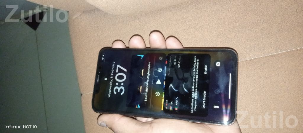 Apple iPhone XS with 95% Battery Health Apple iPhone XS with 95% Battery Health