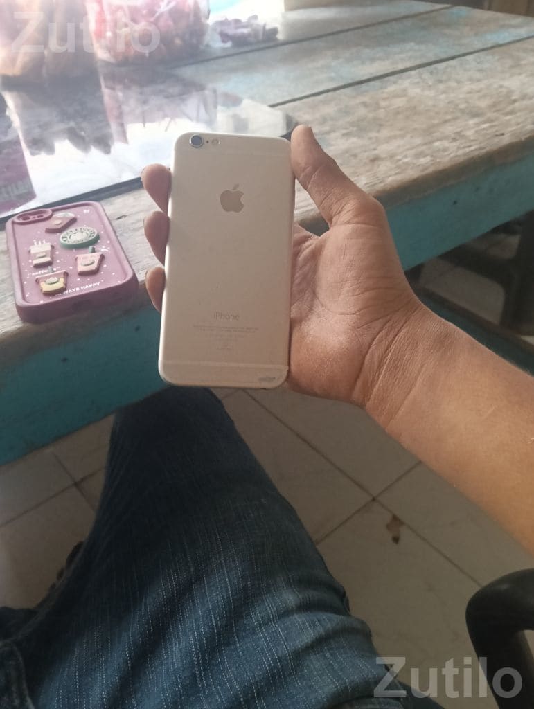 Apple iPhone 6 Gold Smartphone Apple iPhone 6 Gold Smartphone
