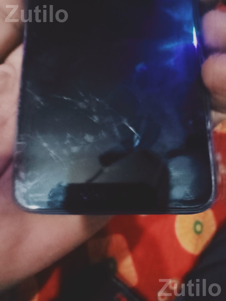 Oppo Mobile Phone Working with Cracked Screen Oppo Mobile Phone Working with Cracked Screen