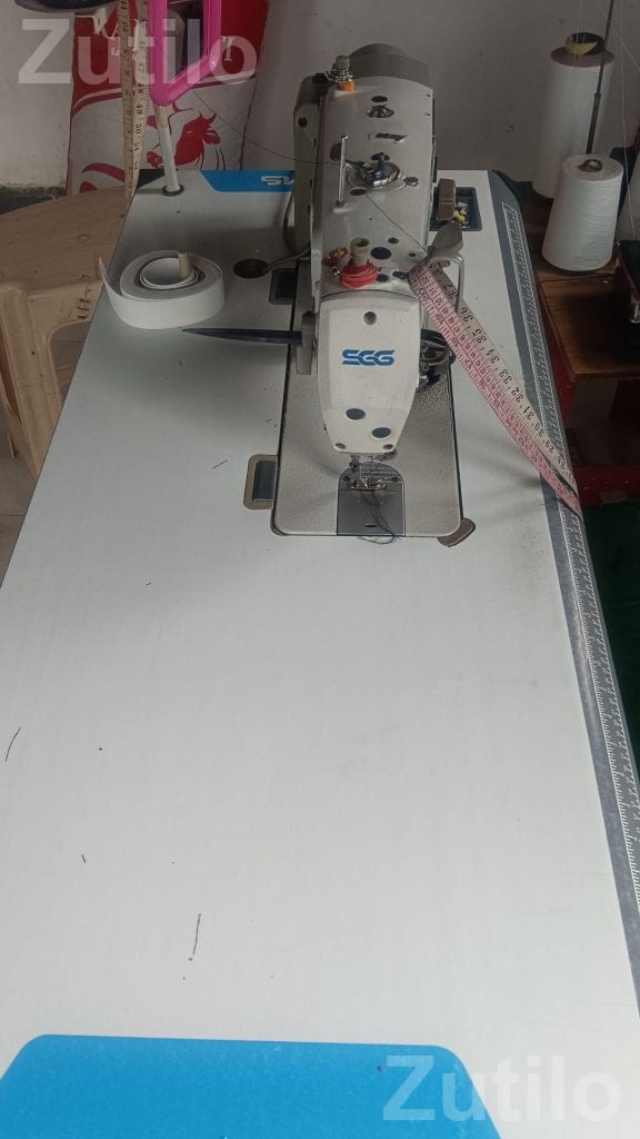 SGG Industrial Sewing Machine with Table