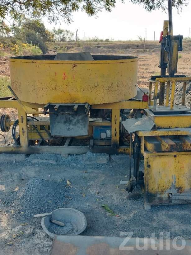 Paver Block Making Machine with Platform