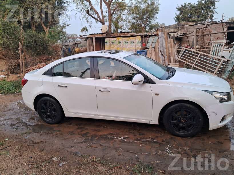 Chevrolet Cruze 2011 Sedan - કાર - વિજાપુર - Image 4