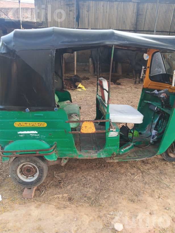 2009 Bajaj CNG Auto Rickshaw - Auto Rickshaws - Unjha - Image 2
