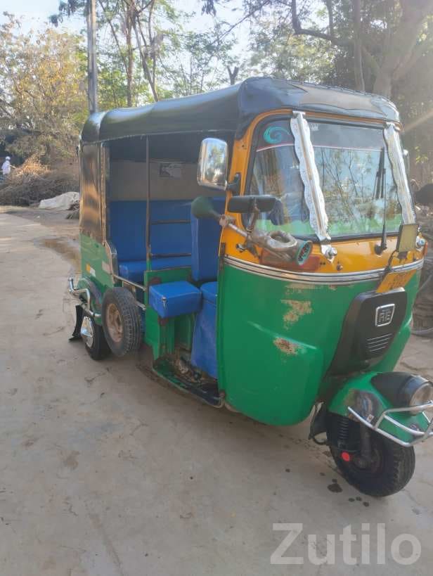 2015 CNG Auto Rickshaw with New Tyres