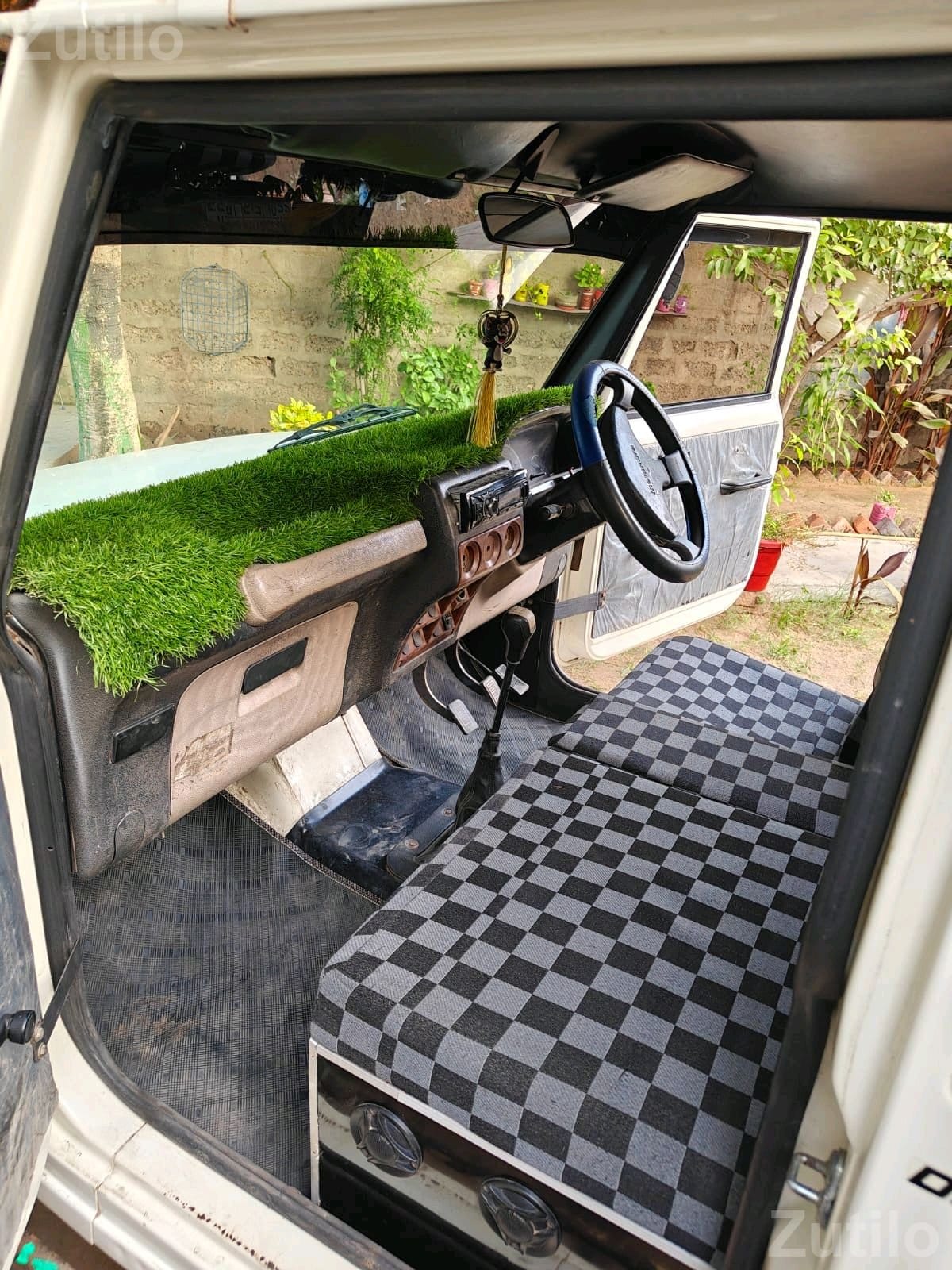 Mahindra Jeep White Manual SUV
