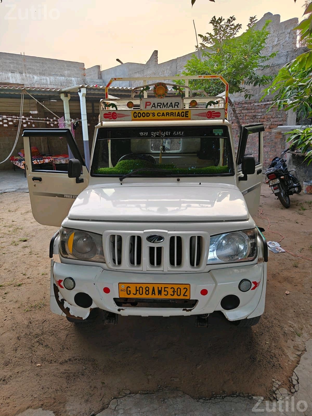 Mahindra Jeep White Manual SUV - Cars - Bhuj - Image 5