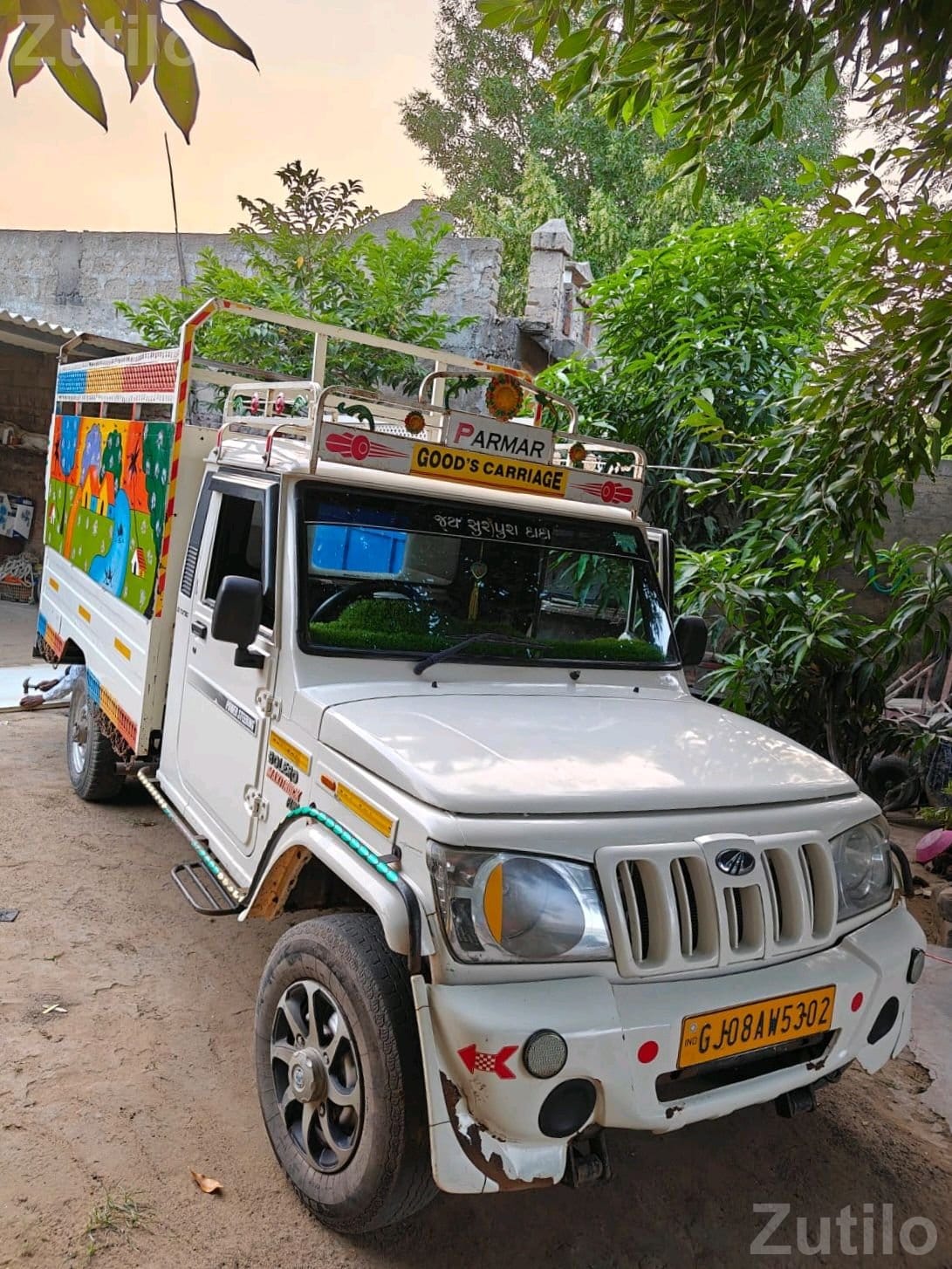 Mahindra Jeep White Manual SUV - Cars - Bhuj - Image 2