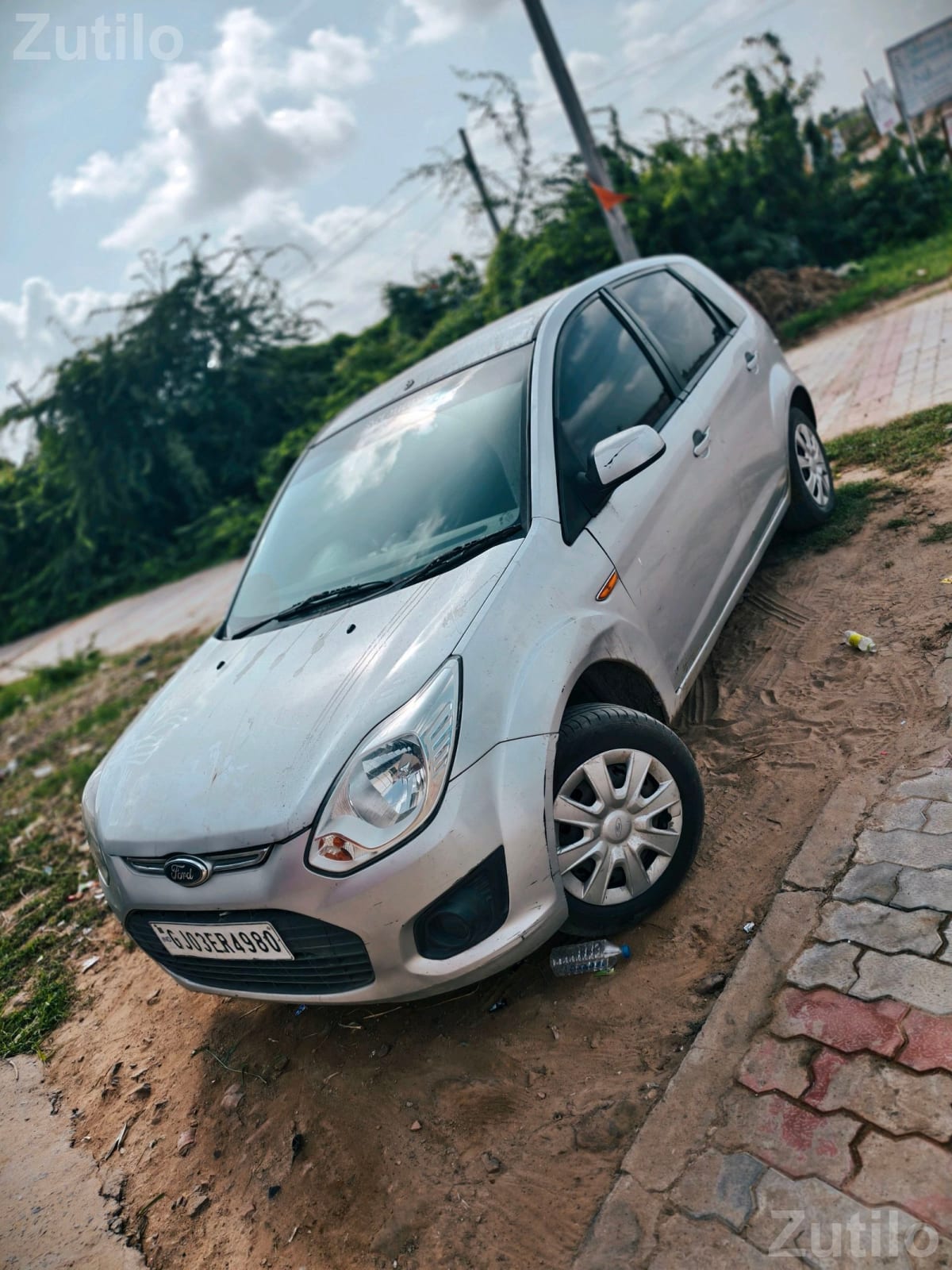 Ford Figo 2013 Hatchback 145000 km Ford Figo 2013 Hatchback 145000 km