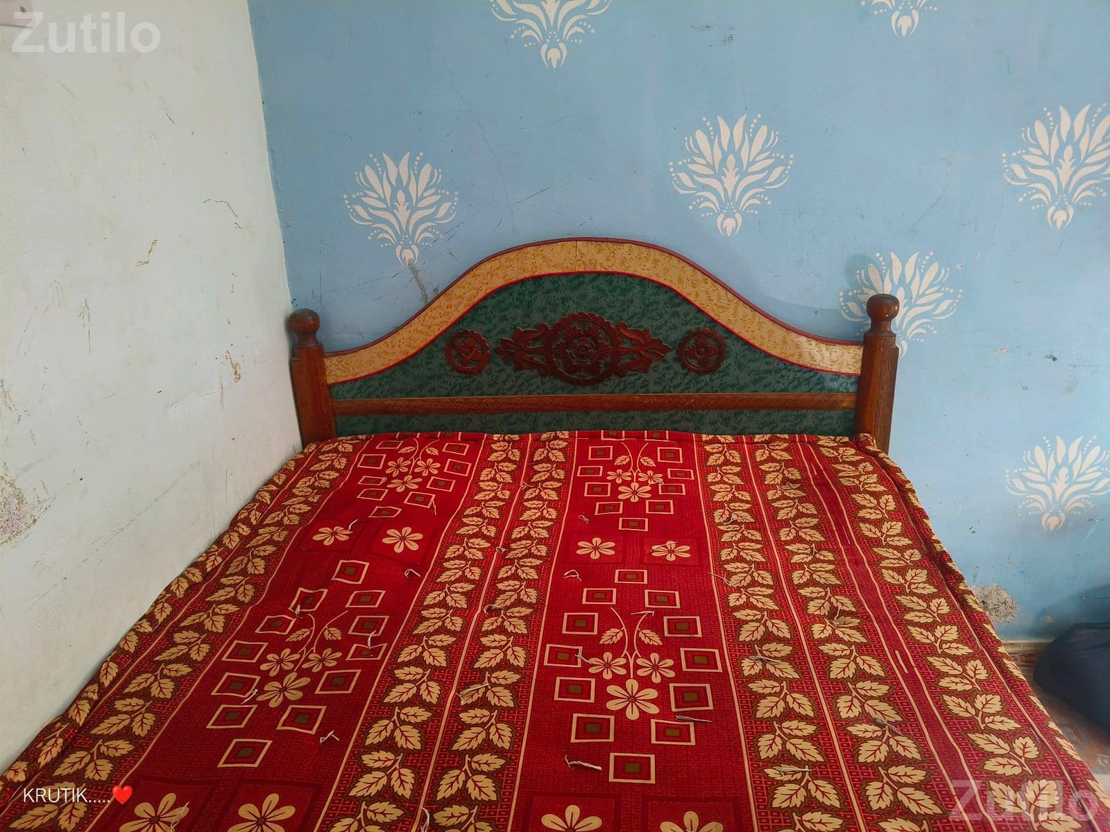 Wooden Bed in Good Condition - પાંખા અને ગાદી - અંજાર - Image 4