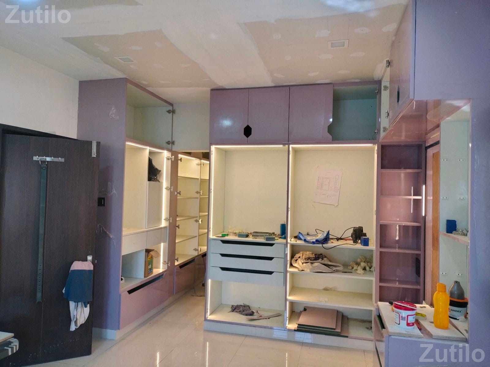 Wall Mounted Cupboard and Study Table Unit - કબાટ અને સ્ટોરેજ - ભુજ - Image 3