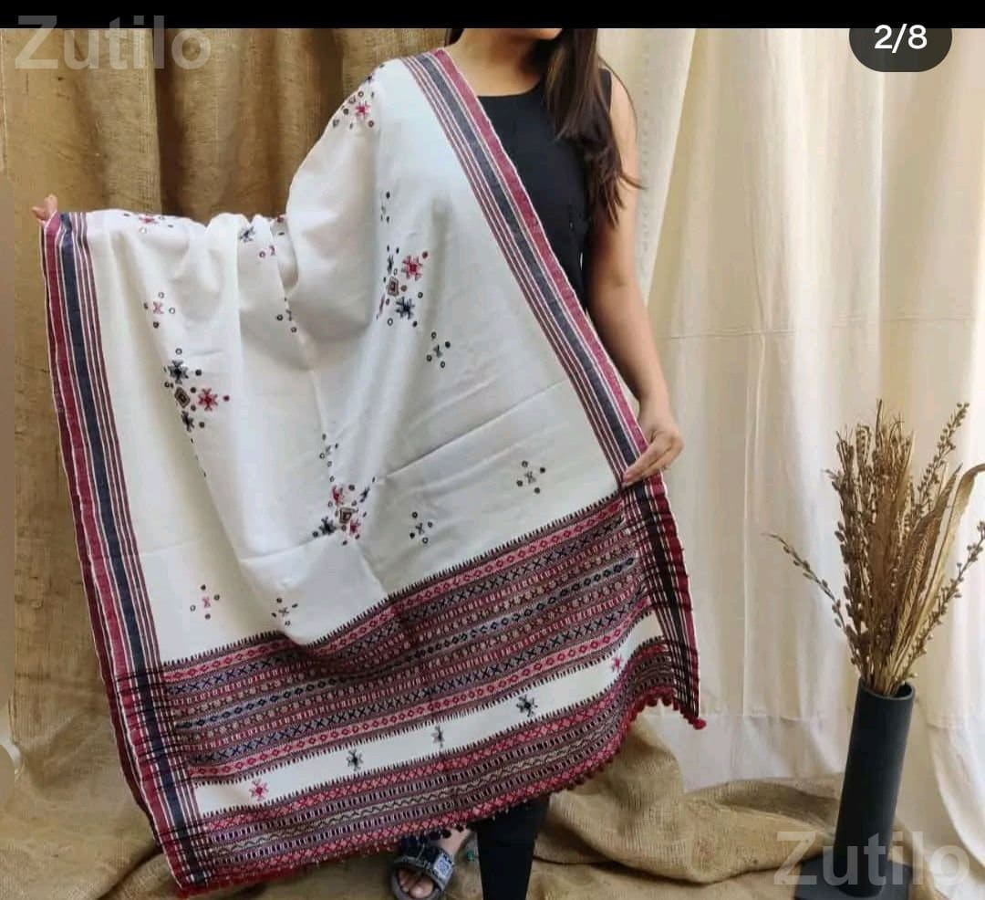 Handmade Kutch Warm Shawl for Women - મહિલાઓના કપડા - માંડવી - Image 4