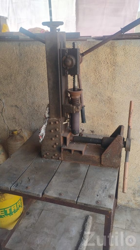Single Phase Molding Machine for Sale - મશીનરી - ઢ્રોલ - Image 2