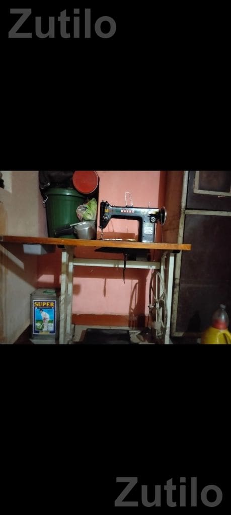Sewing Machine with Motor and Table Sewing Machine with Motor and Table