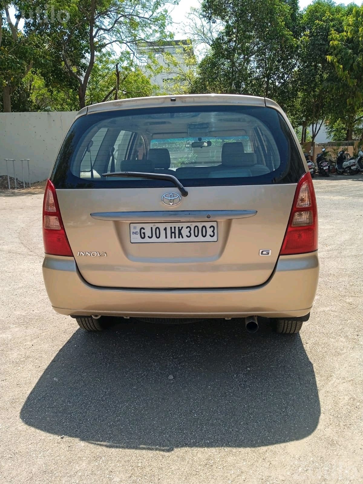 Toyota Innova 2.0 G Petrol 2005 - કાર - રાજકોટ શહેર - Image 2