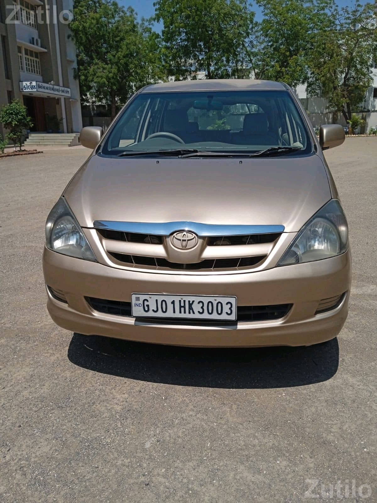 Toyota Innova 2.0 G Petrol 2005 - કાર - રાજકોટ શહેર - Image 5