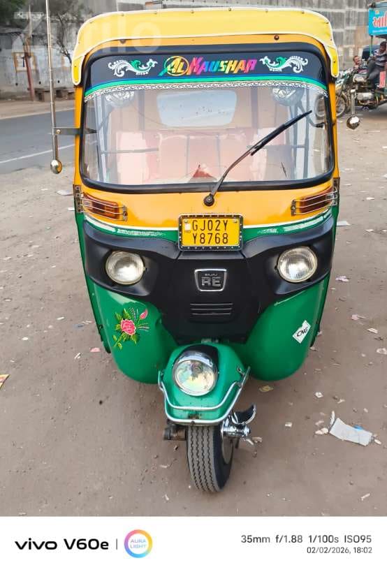 Bajaj 4 Stroke CNG Auto Rickshaw 2021 - ઓટો રિક્ષા - રાજકોટ શહેર - Image 3