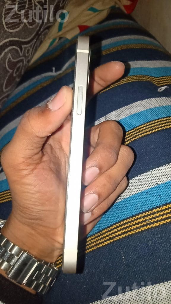 Apple iPhone 12 128GB White with Full Kit Apple iPhone 12 128GB White with Full Kit