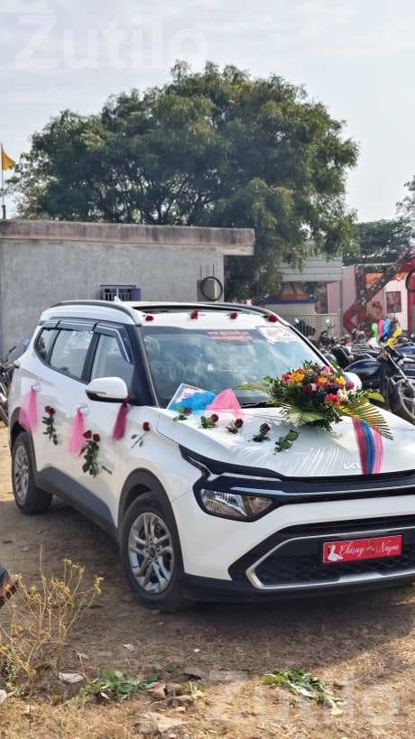 7 Seater Car on Rent for Tours and Weddings