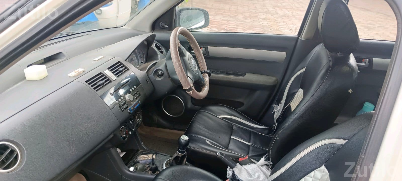 Maruti Suzuki Swift Dzire 2010 White - કાર - રાજકોટ શહેર - Image 3