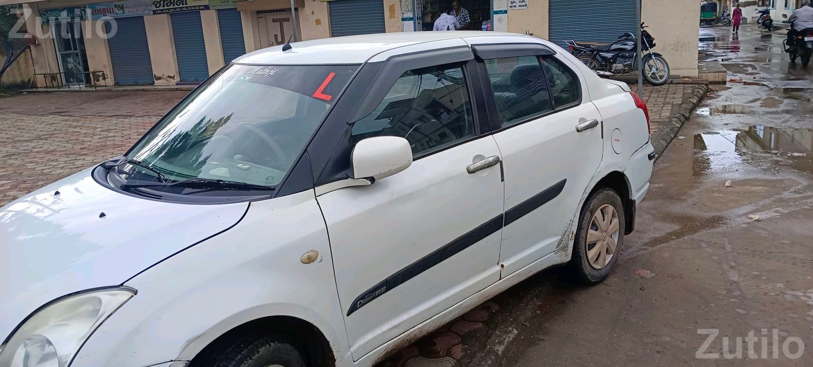 Maruti Suzuki Swift Dzire 2010 White - કાર - રાજકોટ શહેર - Image 4