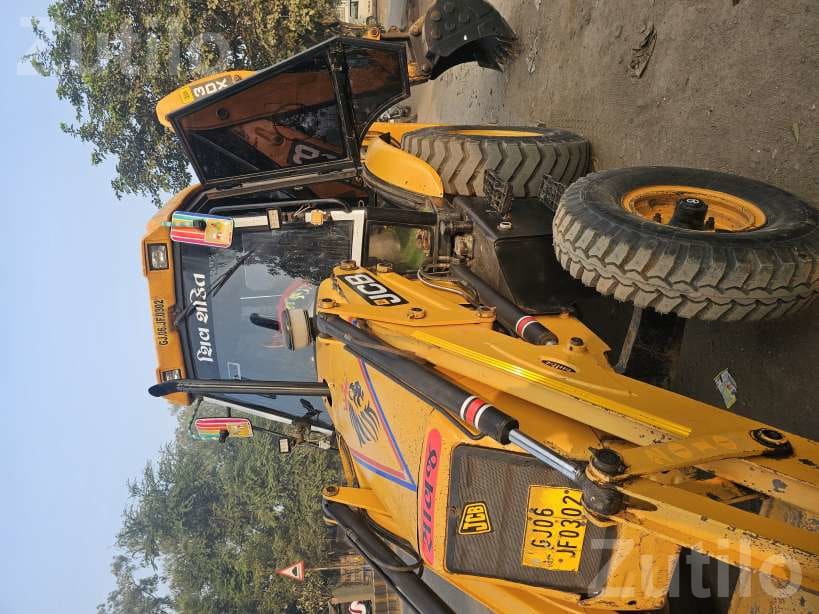 JCB Land Levelling Work Service - ભાડે વાહનો - રાજકોટ શહેર - Image 3