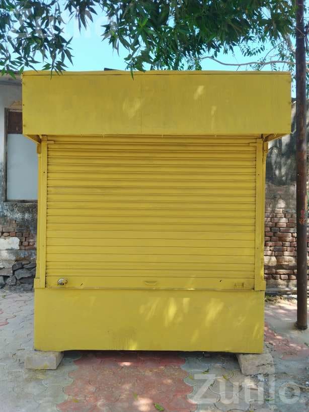 7.5 x 5 Cabin Kiosk with Furniture