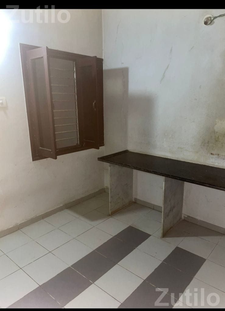 1 Room Kitchen for Rent for Girls - ઘર ભાડે માટે - રાજકોટ શહેર - Image 3