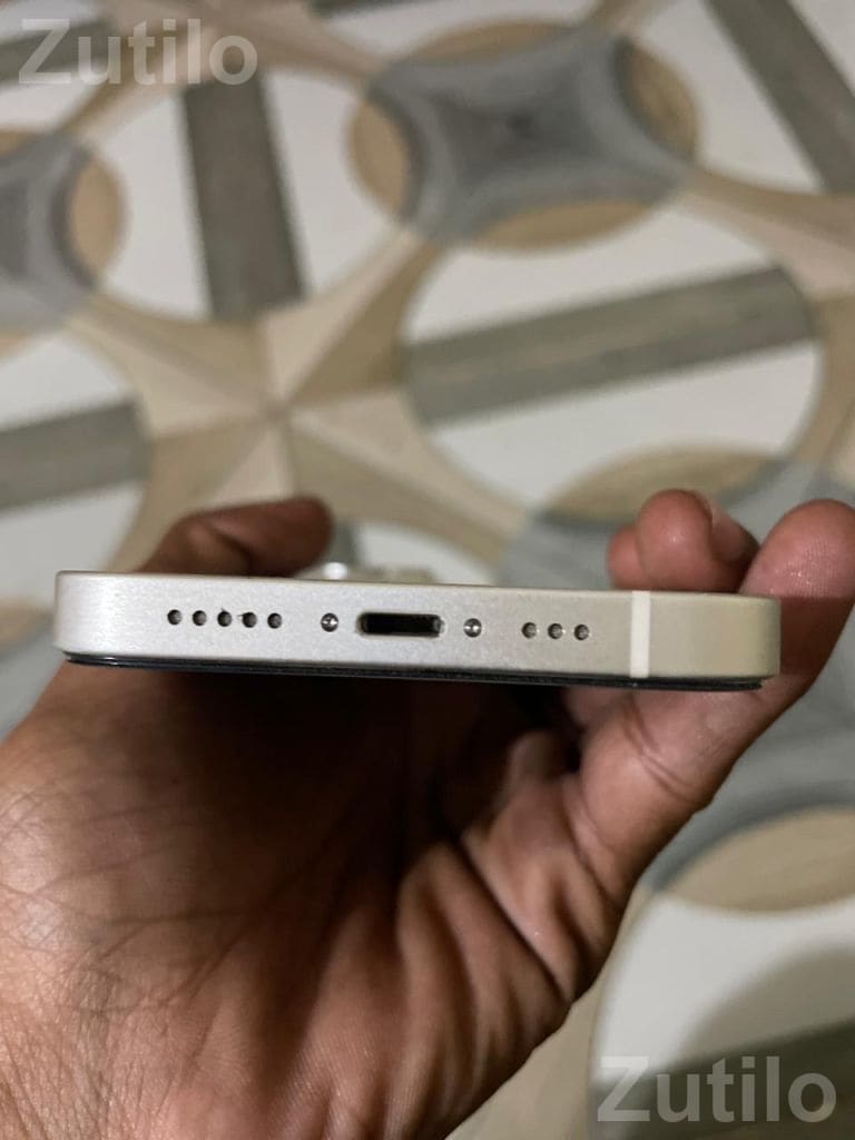 Apple iPhone 14 White in Tip Top Condition - મોબાઇલ ફોન - કેશોદ - Image 5