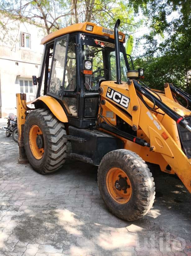 2011 JCB Backhoe Loader 3 Owner - Construction Vehicles - Junagadh City - Image 3