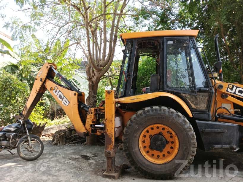 2011 JCB Backhoe Loader 3 Owner - Construction Vehicles - Junagadh City - Image 2