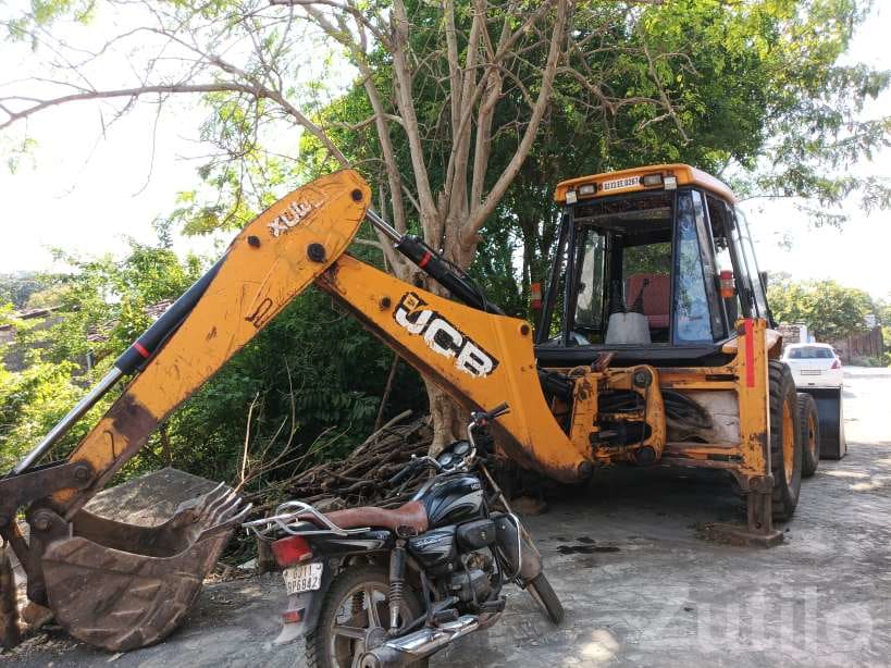 2011 JCB Backhoe Loader 3 Owner - Construction Vehicles - Junagadh City - Image 4