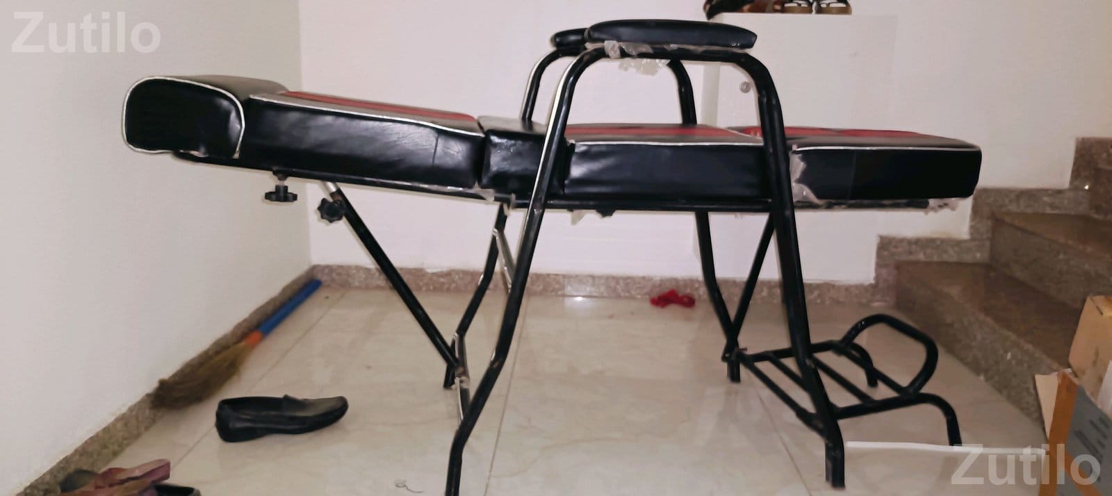 Salon Chair 2 Year Old Black Reclining Chair