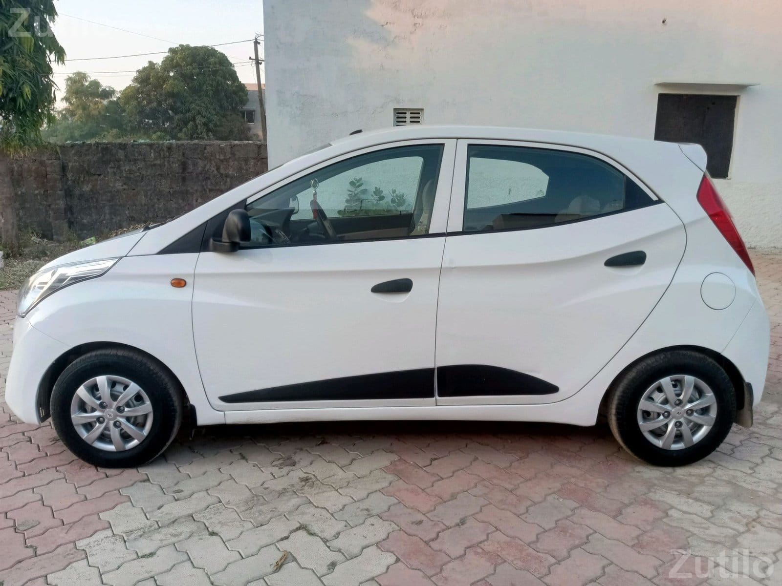 Hyundai Eon Era Plus 2016 CNG - Cars - Junagadh City - Image 4