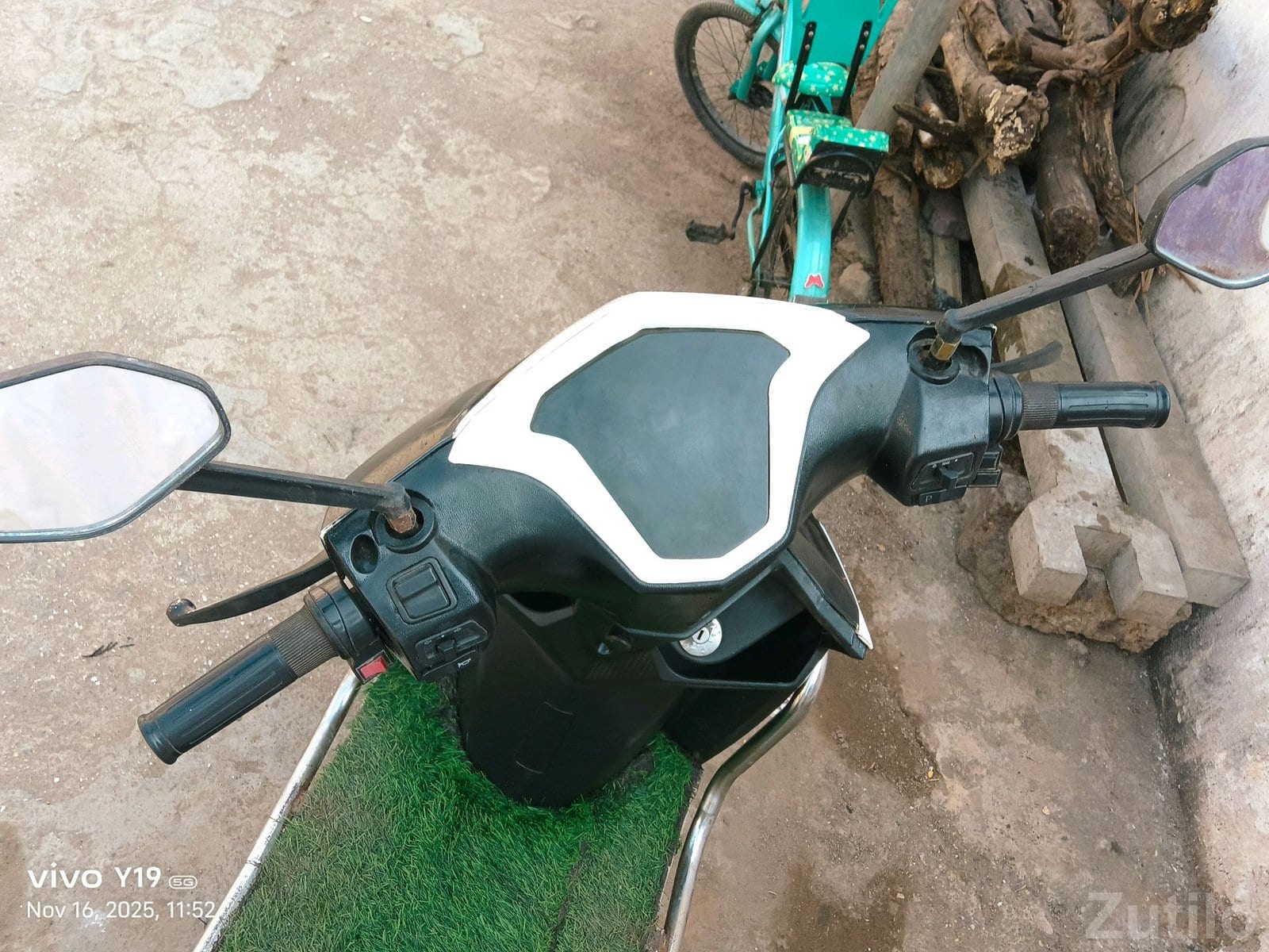 Zelio Eeva Electric Scooter - Bikes - Junagadh City - Image 2