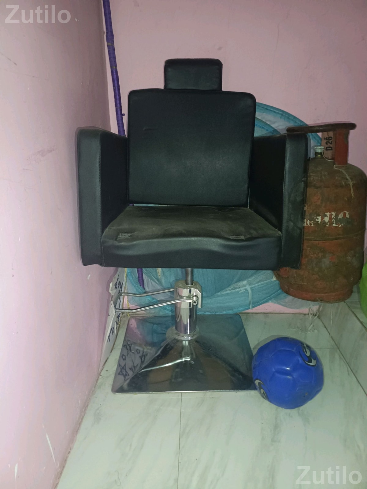 Salon Styling Chair 5 Months Old