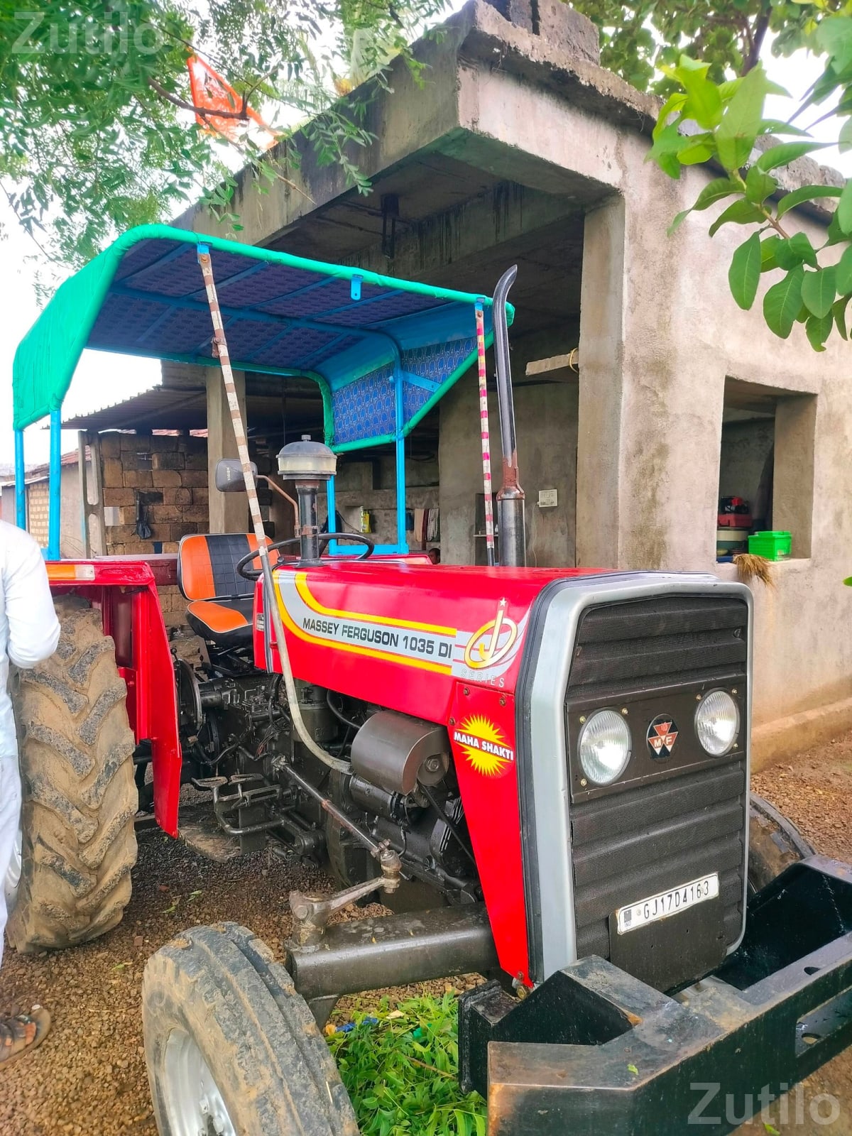 ટ્રેક્ટર વેચવાનું છે જવાબદારી સાથે દેવાનું છે