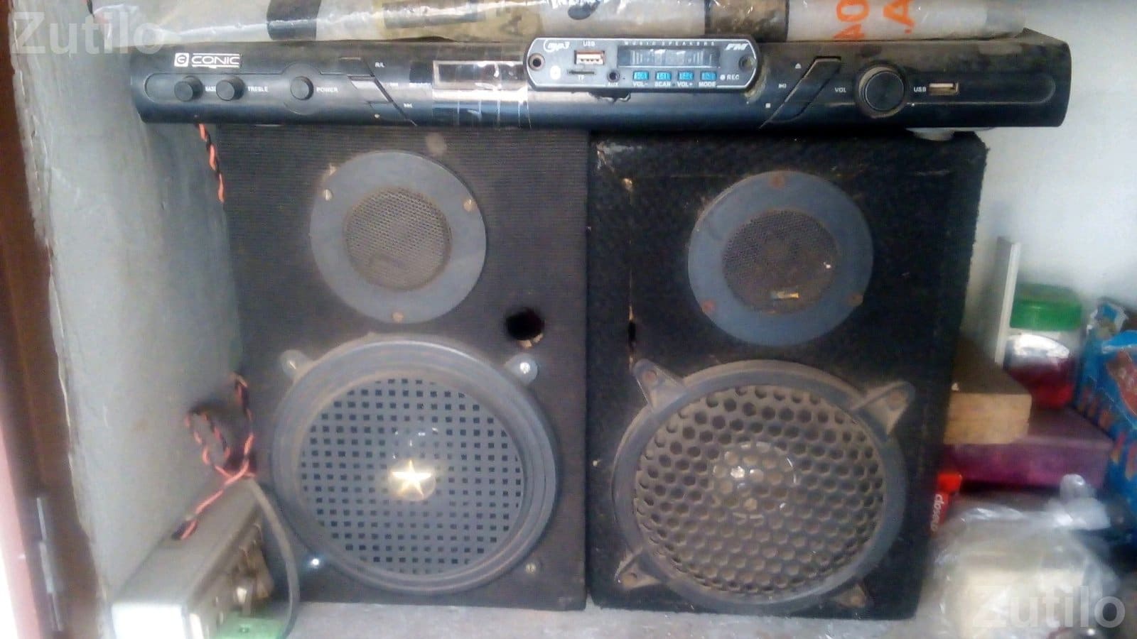 Stereo Audio Set with 2 Speakers and Amplifier Stereo Audio Set with 2 Speakers and Amplifier