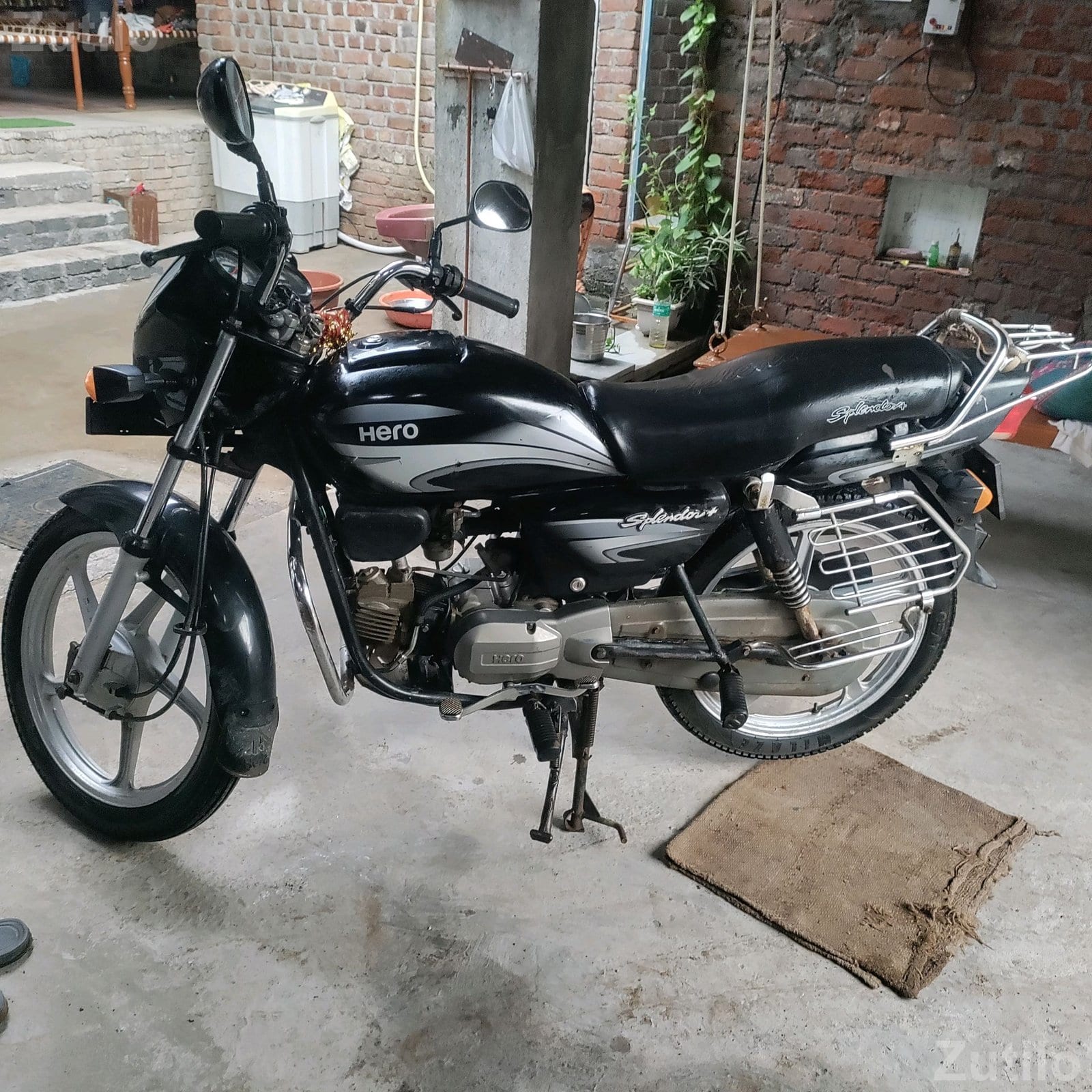 Hero Splendor Plus Motorcycle in Good Condition - Bikes - Palitana - Image 4
