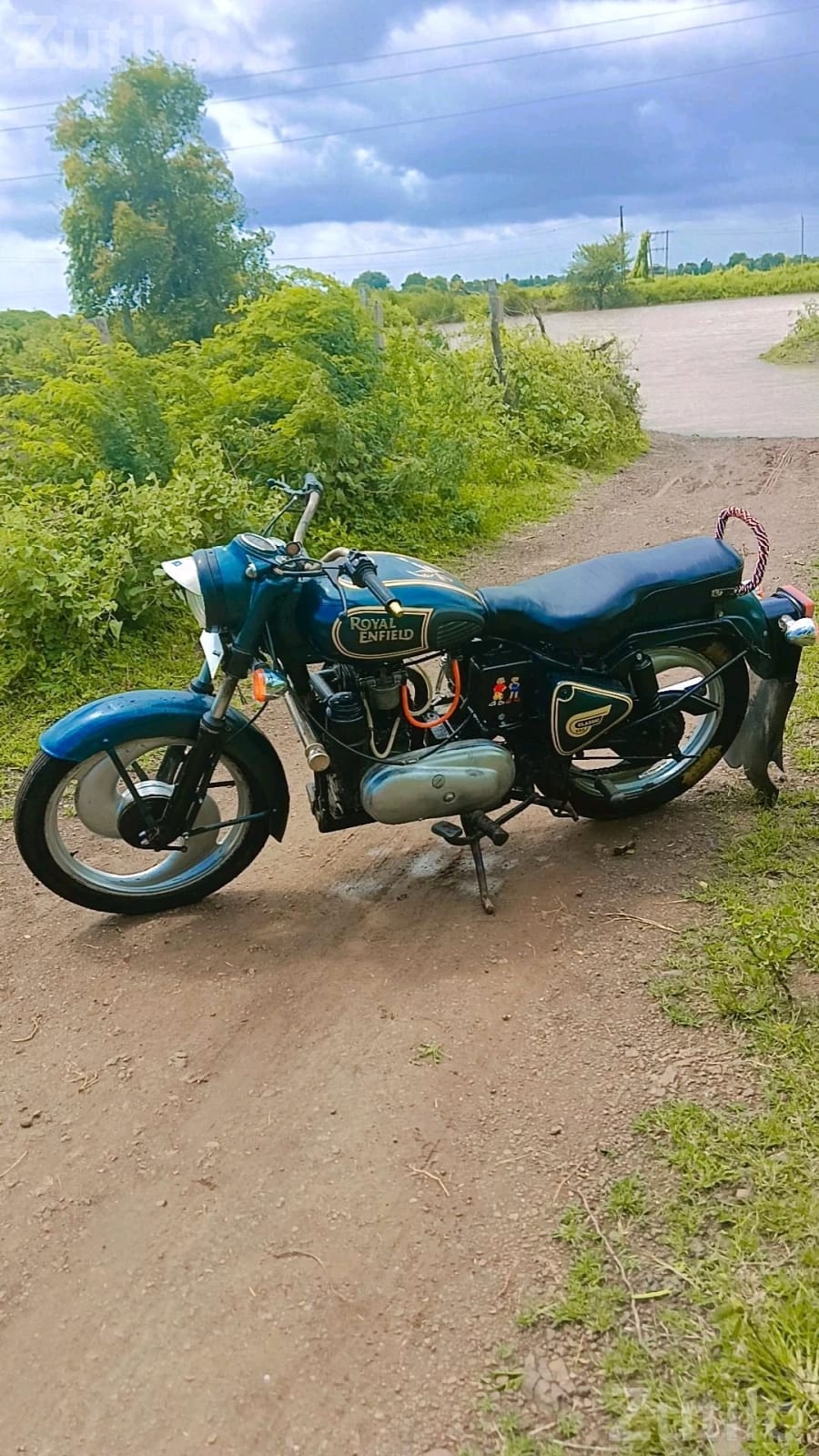 Royal Enfield Classic 1998 Model Bike Royal Enfield Classic 1998 Model Bike