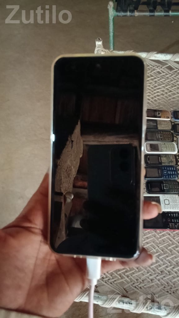 Smartphone for Sale with Punch Hole Display - Mobile Phones - Mahuva - Image 4