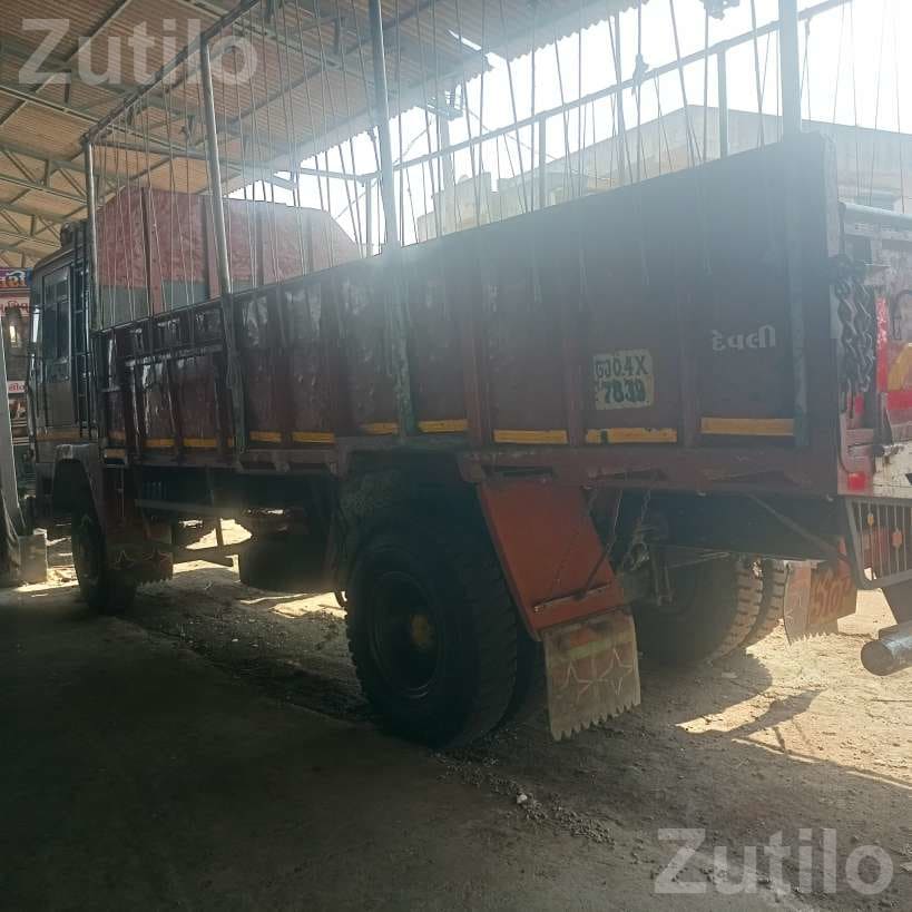 2011 6 Wheel Truck in Running Condition - Trucks & Lorries - Talaja - Image 3