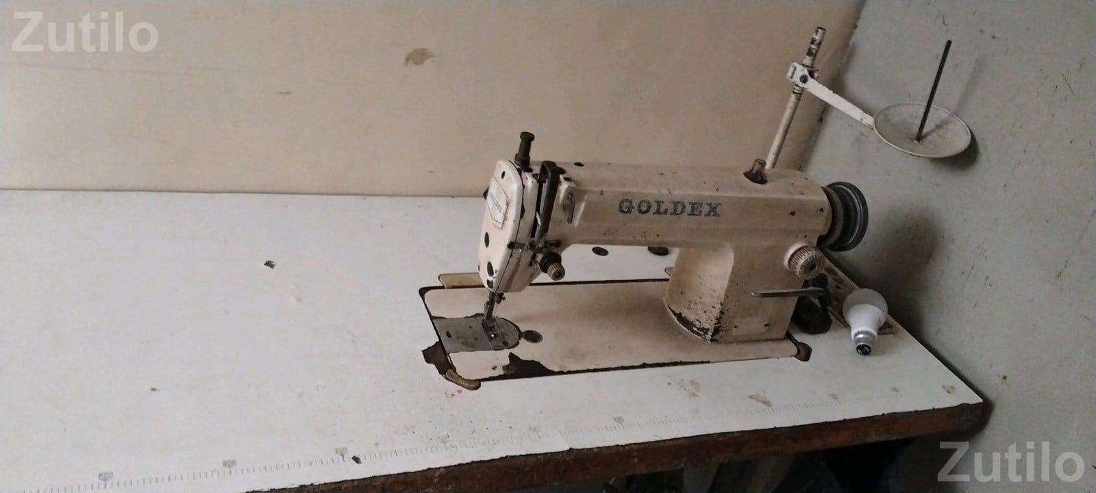 Goldex Sewing Machine with Table