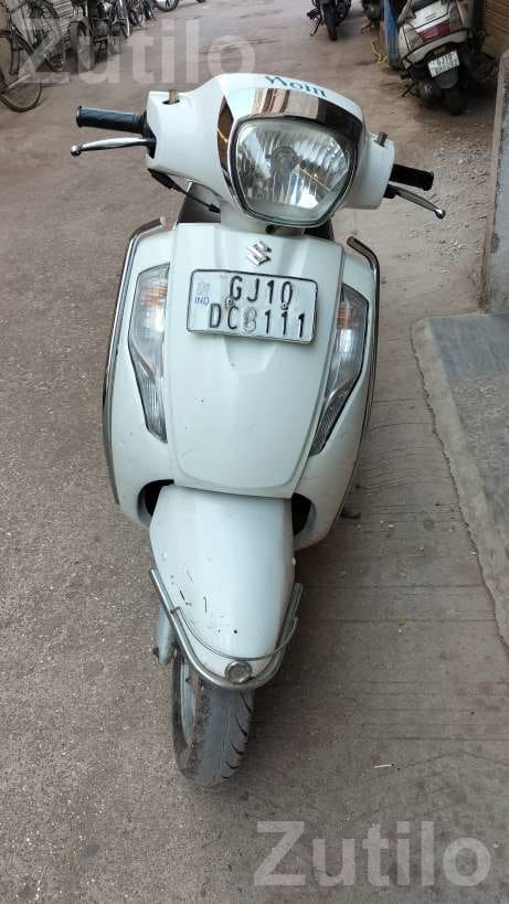 Suzuki Access 2018 White Scooter Suzuki Access 2018 White Scooter