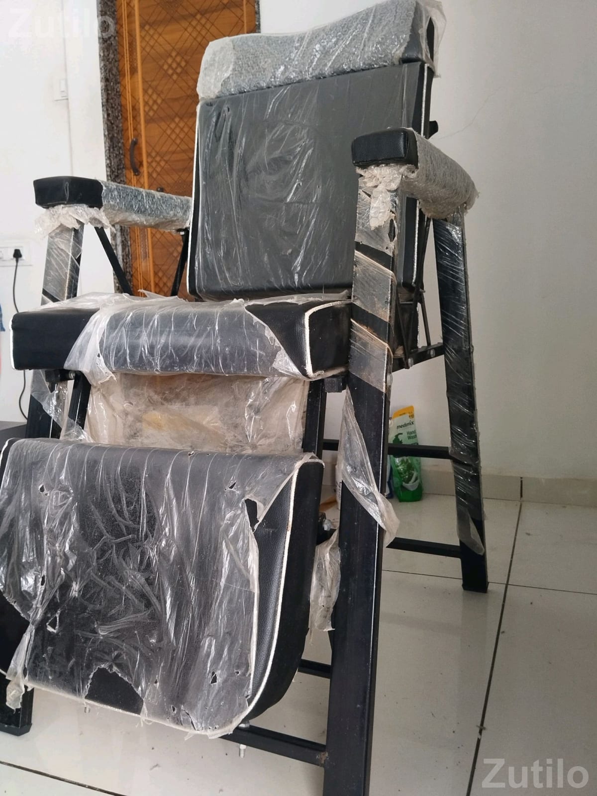 Beauty Parlour Chair with Footrest