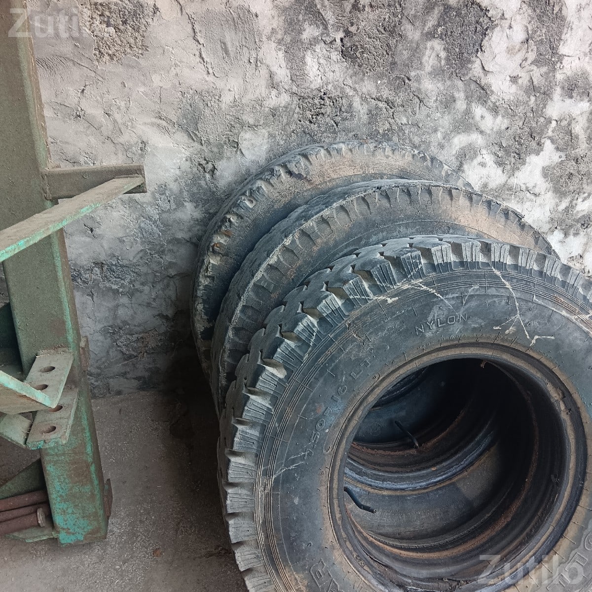 7.50-16 Tyres Set for Vehicle