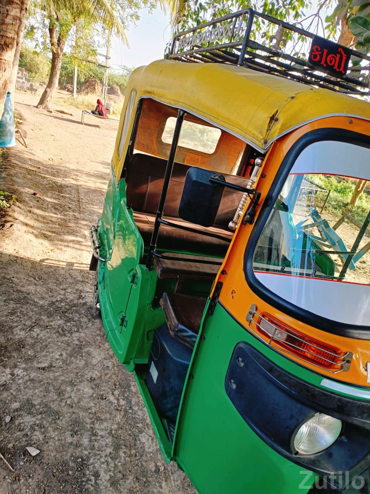Passenger Auto Rickshaw with Roof Carrier