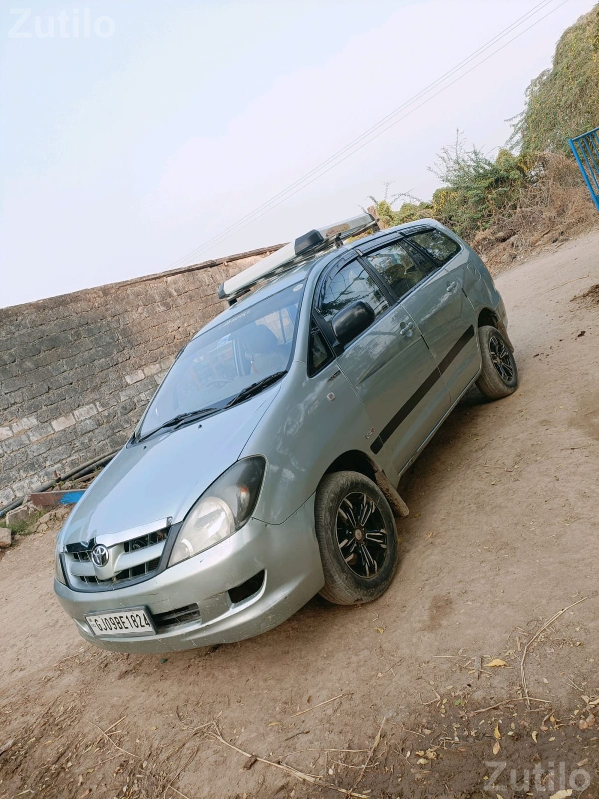 Toyota Innova 2005 Diesel 2nd Owner - Cars - Palanpur - Image 4
