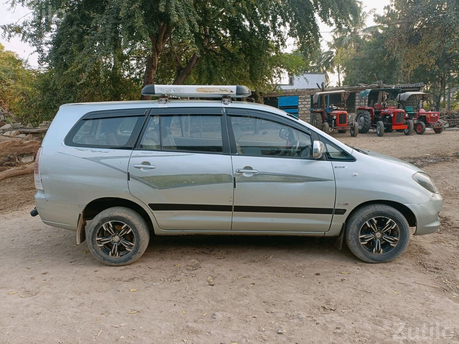 Toyota Innova 2005 Diesel 2nd Owner - Cars - Palanpur - Image 2