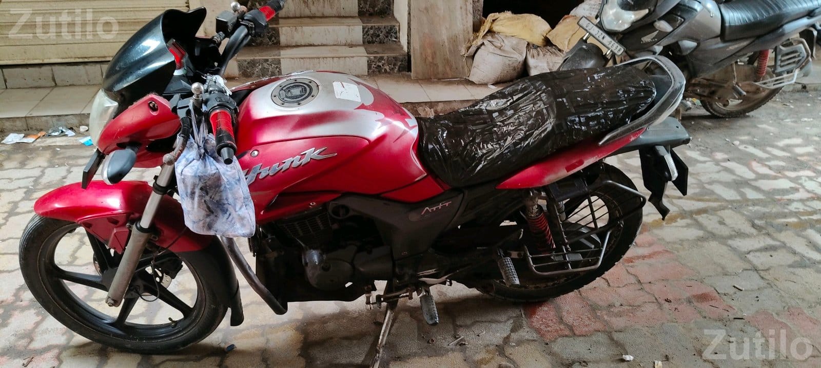 Hero Hunk 2016 Bike 45000 Km Hero Hunk 2016 Bike 45000 Km
