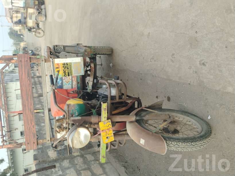 2013 Loading Auto Rickshaw with New Tyres 2013 Loading Auto Rickshaw with New Tyres